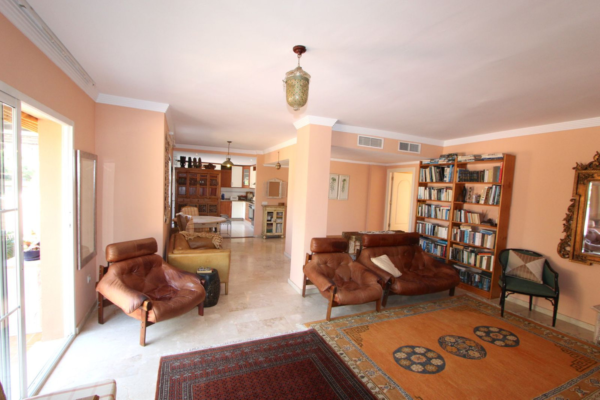 2 bedroom Penthouses for sale in Elviria – R5115484