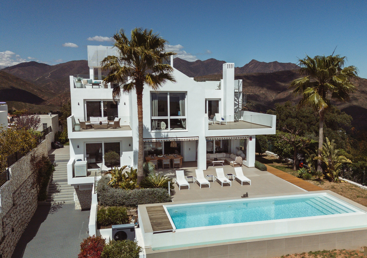 Villas de 5 dormitorios en venta en La Mairena – R4991533