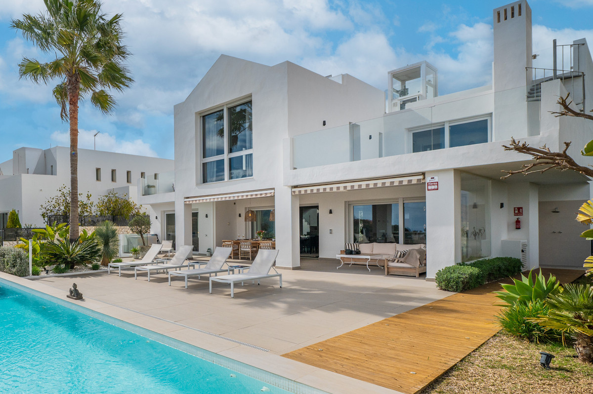 Villas de 5 dormitorios en venta en La Mairena – R4991533