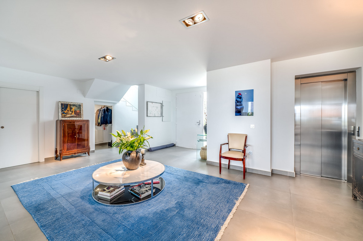 Villas de 5 dormitorios en venta en La Mairena – R4991533