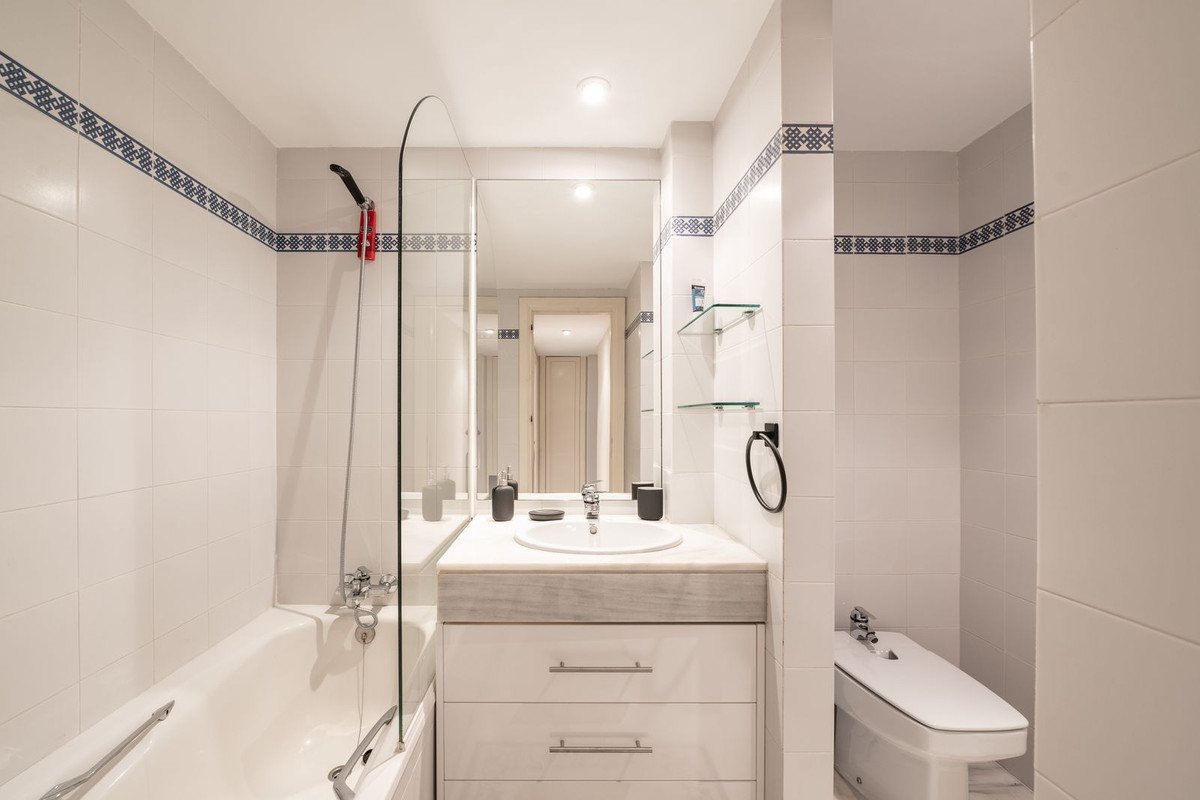 4 bedroom Apartments for sale in Marbella – R5110795