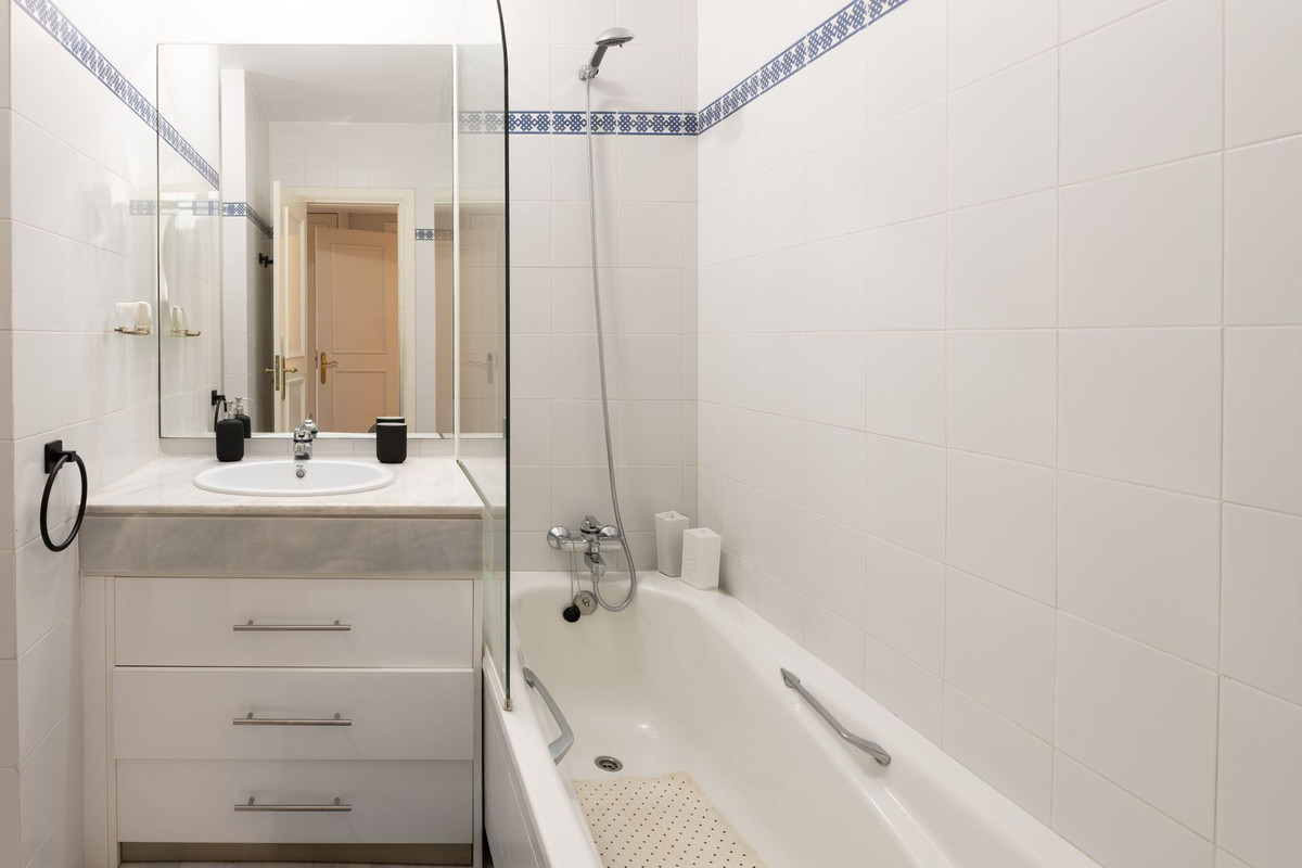 4 bedroom Apartments for sale in Marbella – R5110795