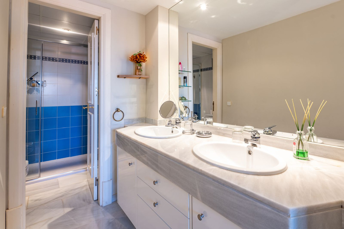 4 bedroom Apartments for sale in Marbella – R5110795