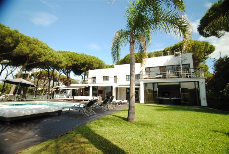 8 bedroom Villas for sale in Cabopino – R3834277