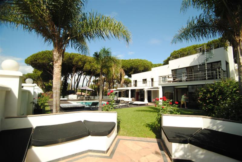 8 bedroom Villas for sale in Cabopino – R3834277