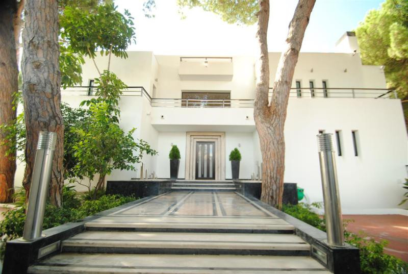 8 bedroom Villas for sale in Cabopino – R3834277