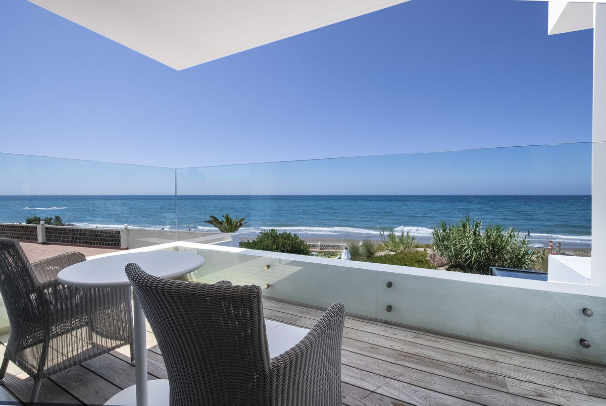 Villas de 6 dormitorios en venta en Las Chapas – R5116708