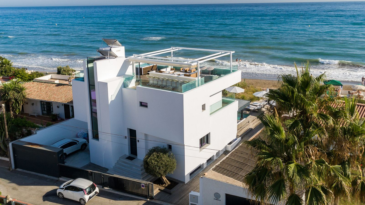 Villas de 6 dormitorios en venta en Las Chapas – R5116708