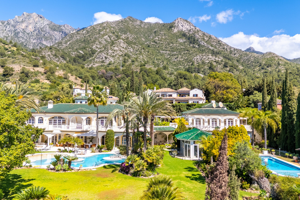 14 bedroom Villas for sale in Milla de Oro – R5121091