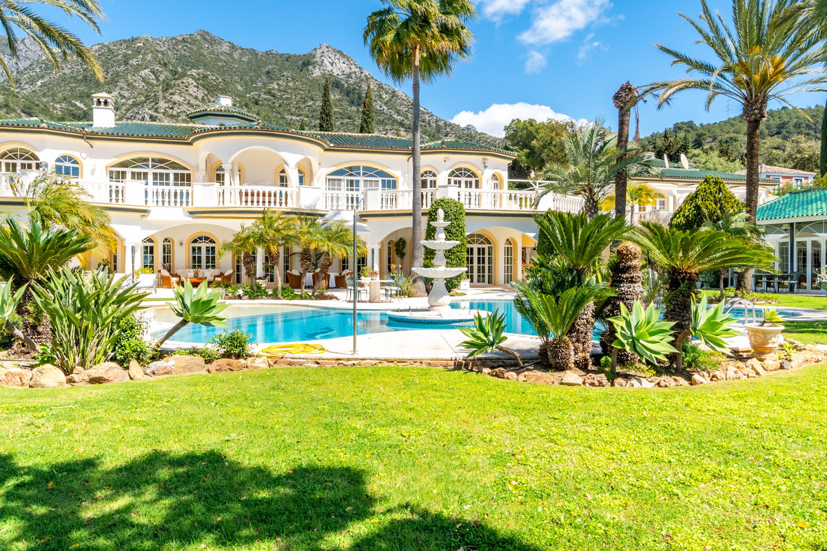 14 bedroom Villas for sale in Milla de Oro – R5121091