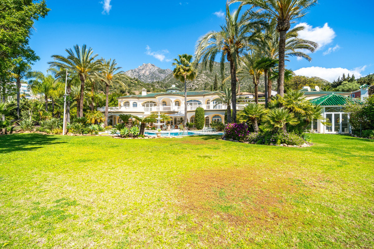 14 bedroom Villas for sale in Milla de Oro – R5121091