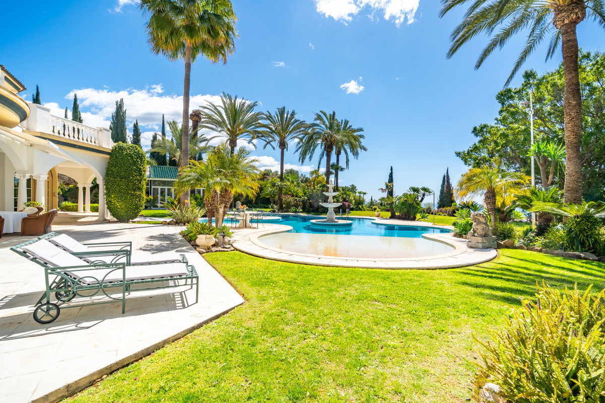 14 bedroom Villas for sale in Milla de Oro – R5121091