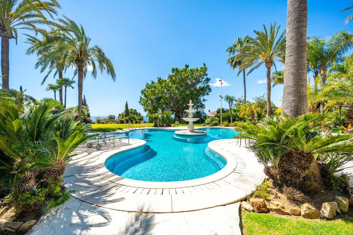 14 bedroom Villas for sale in Milla de Oro – R5121091