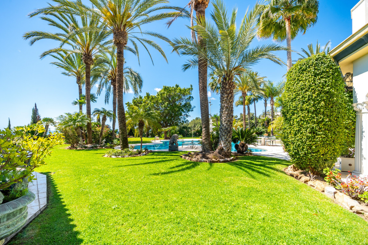 14 bedroom Villas for sale in Milla de Oro – R5121091