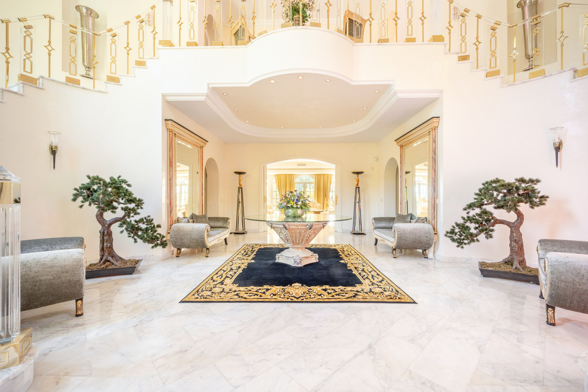 14 bedroom Villas for sale in Milla de Oro – R5121091