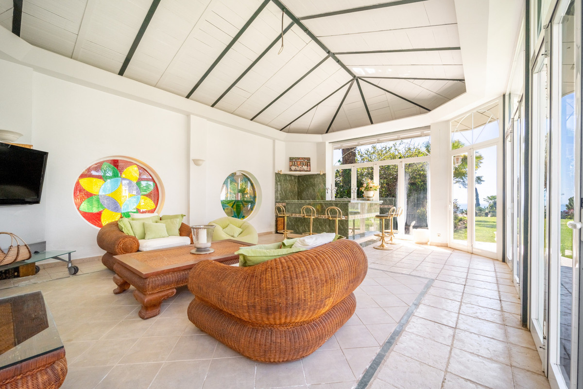 14 bedroom Villas for sale in Milla de Oro – R5121091