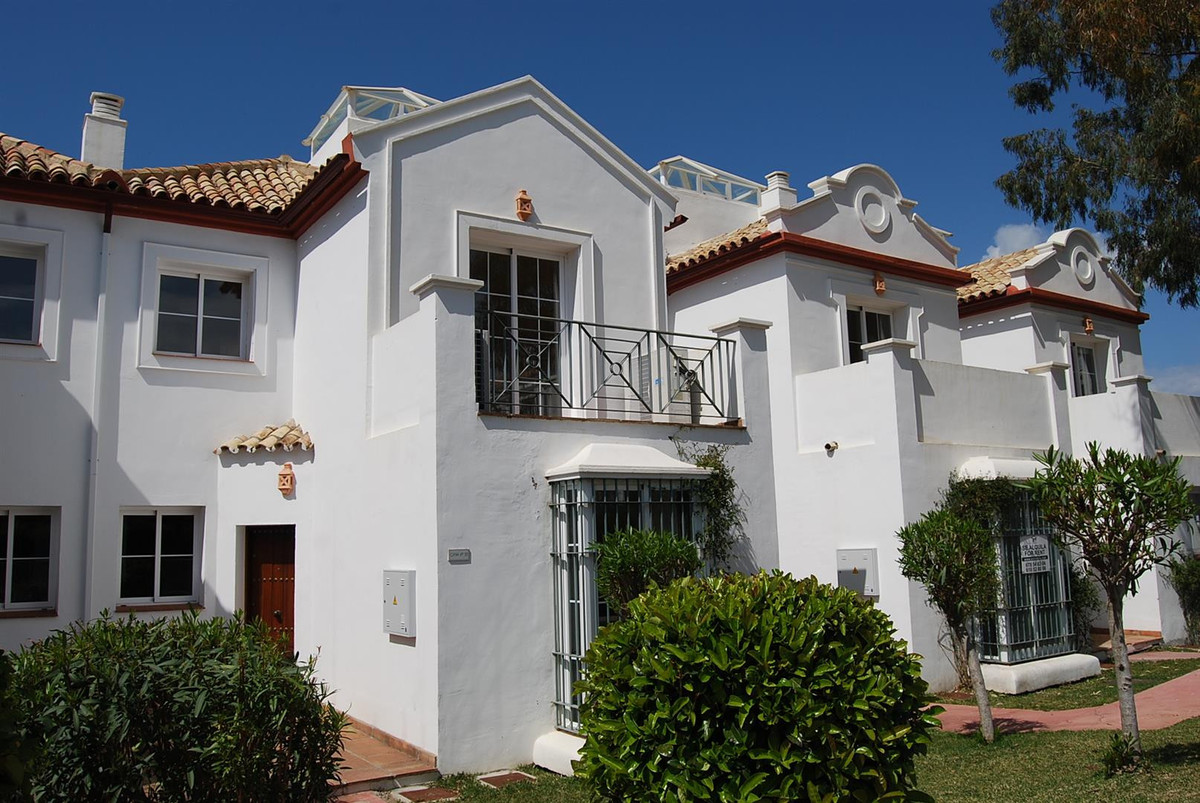 4 bedroom Townhouses for sale in Guadalmina Alta – R5064337