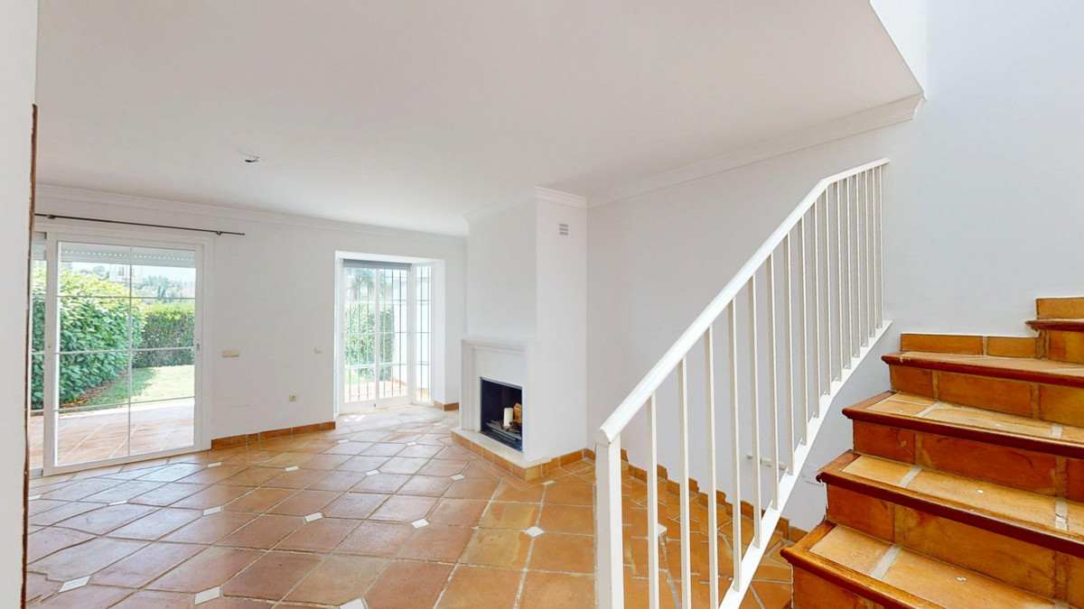 4 bedroom Townhouses for sale in Guadalmina Alta – R5064337