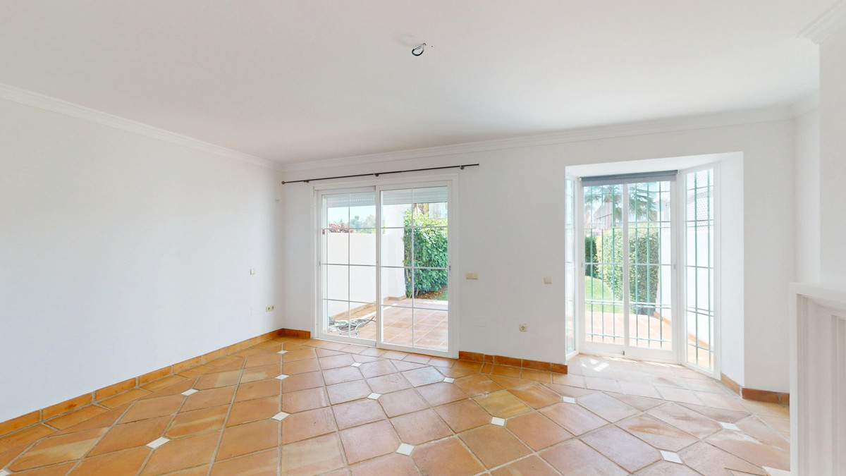 4 bedroom Townhouses for sale in Guadalmina Alta – R5064337