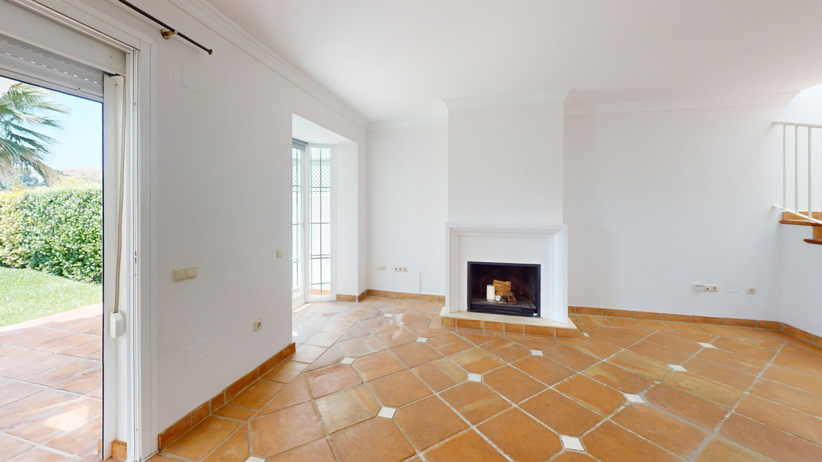 4 bedroom Townhouses for sale in Guadalmina Alta – R5064337