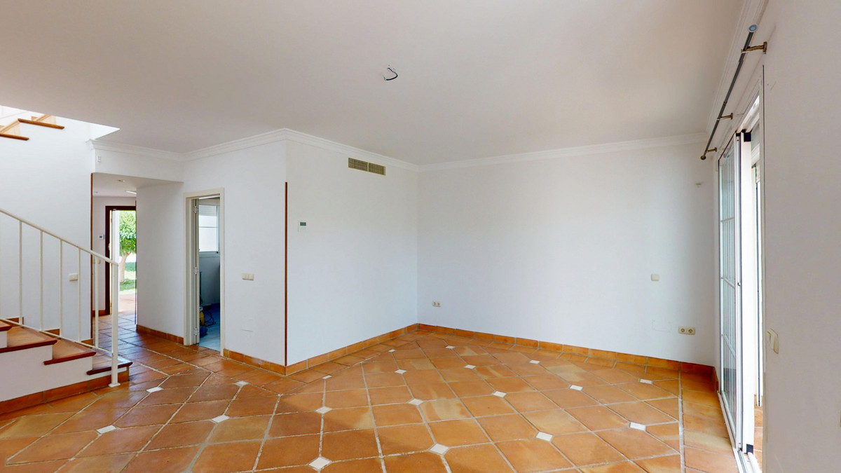 4 bedroom Townhouses for sale in Guadalmina Alta – R5064337
