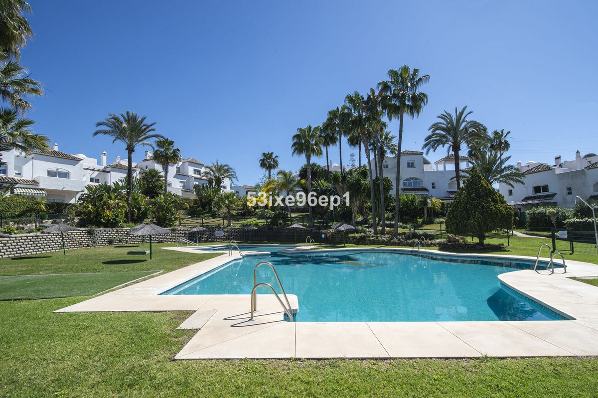 Pareados de 5 dormitorios en venta en Nueva Milla de Oro – R5005567
