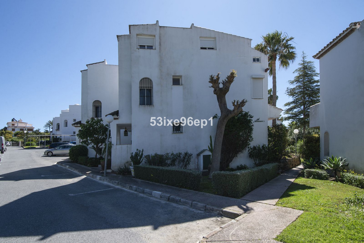 Pareados de 5 dormitorios en venta en Nueva Milla de Oro – R5005567