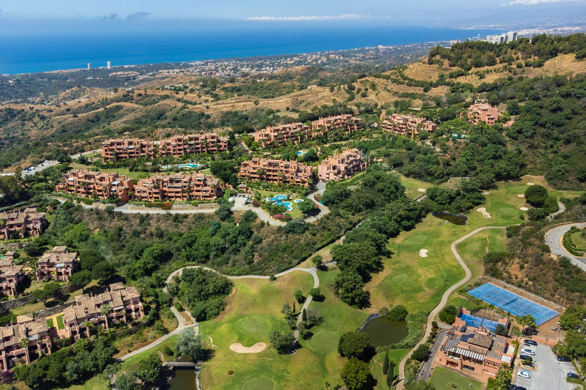 2 bedroom Apartments for sale in La Mairena – R5132512