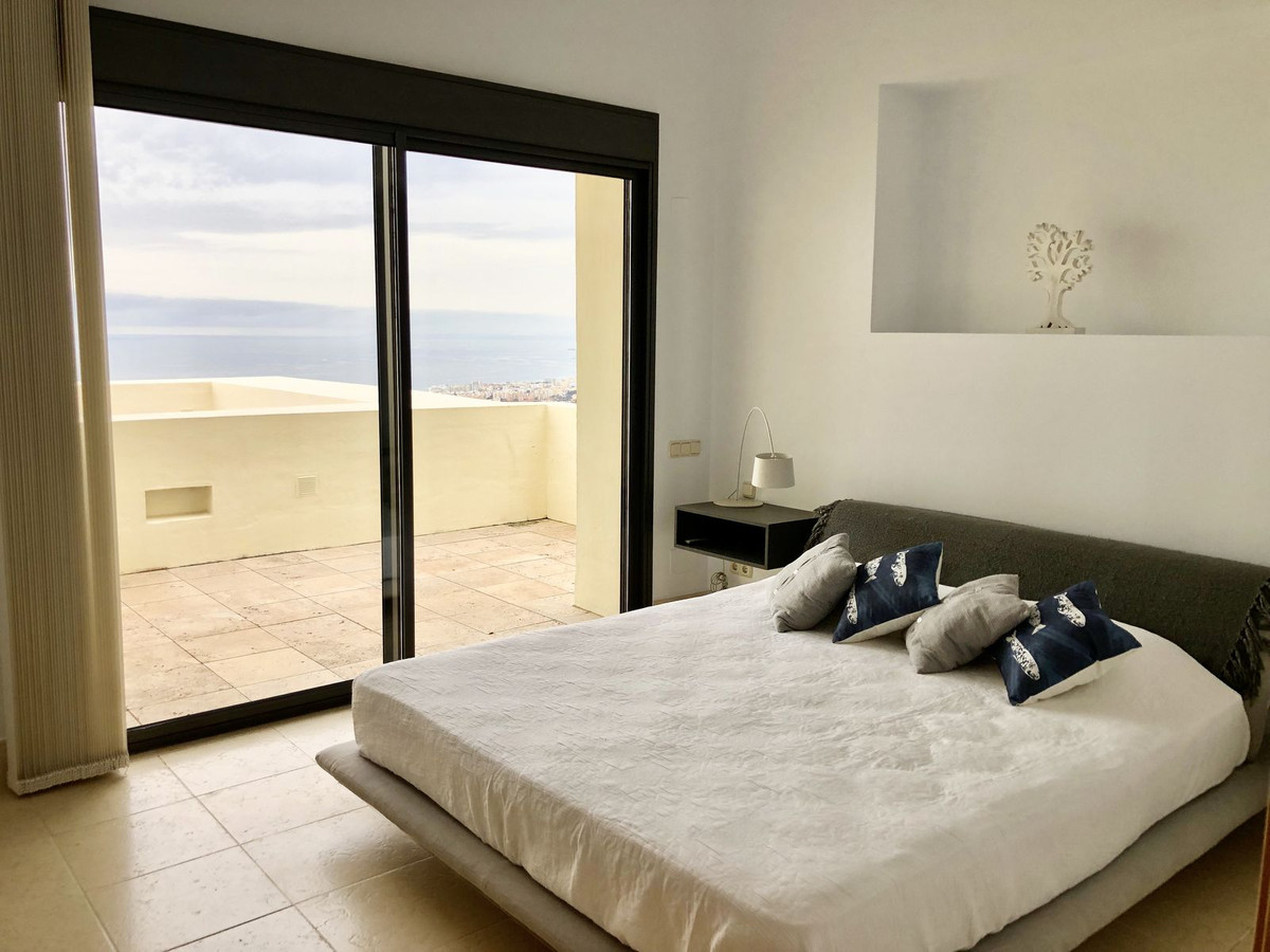 3 bedroom Penthouses for sale in Altos de los Monteros – R5146789