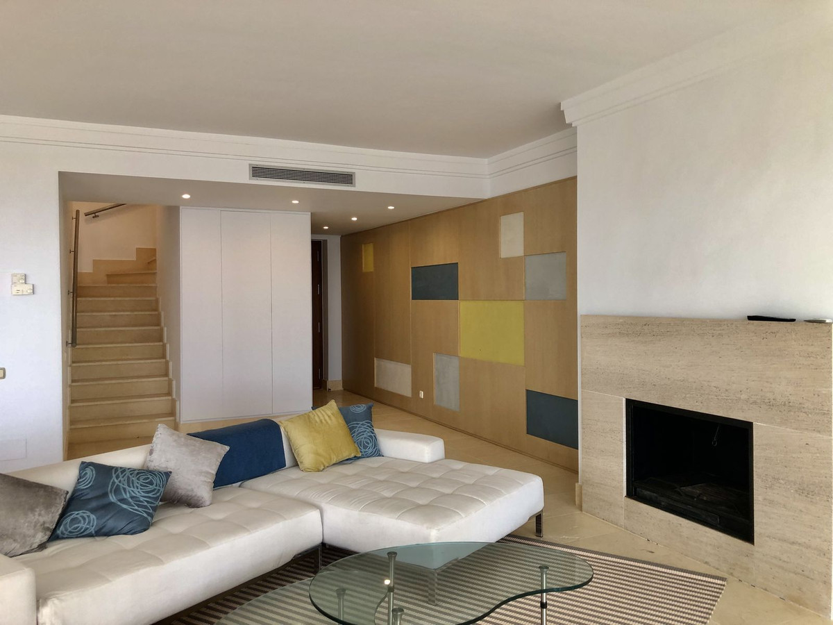 3 bedroom Penthouses for sale in Altos de los Monteros – R5146789