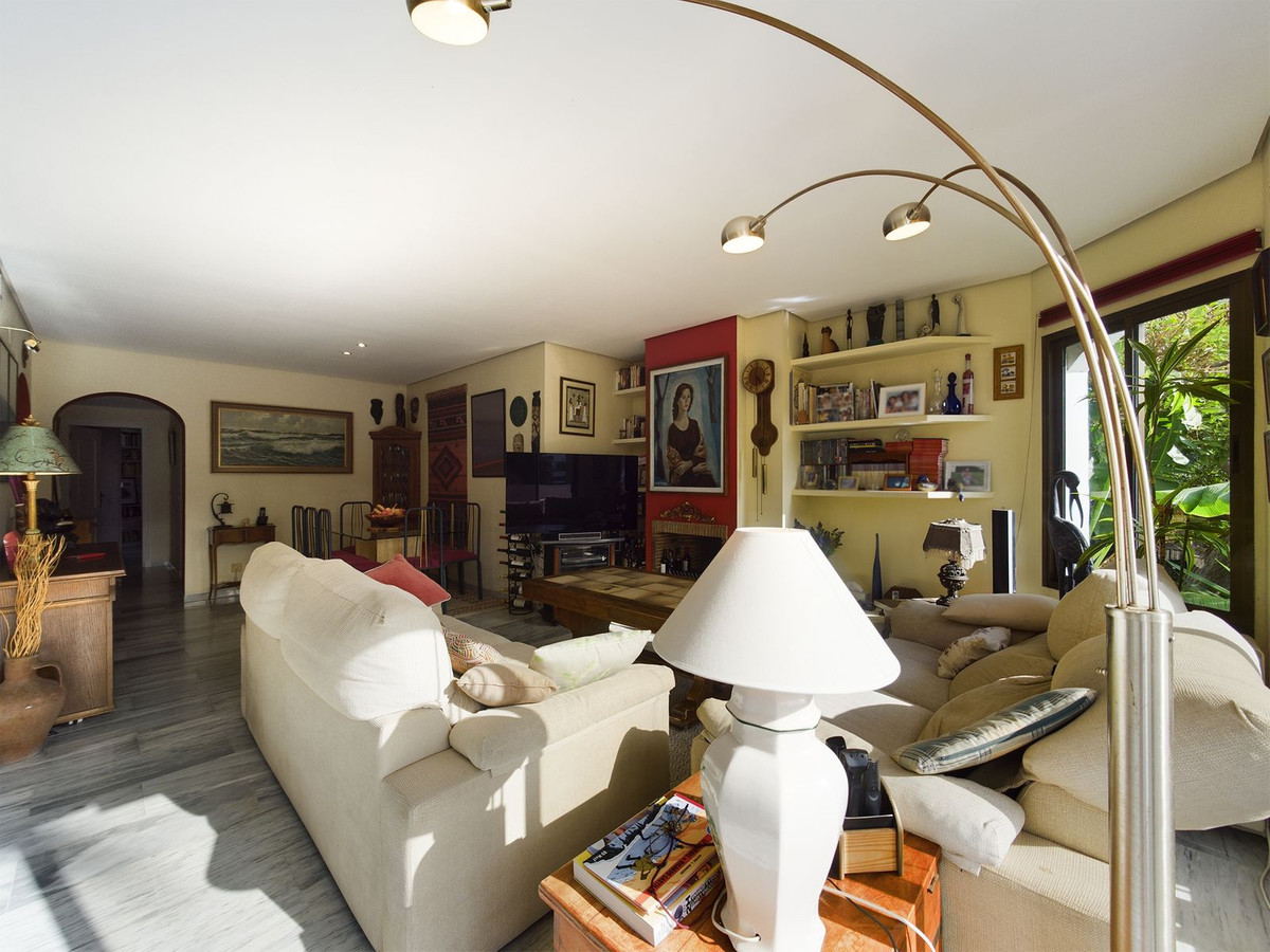 3 bedroom Apartments for sale in Elviria – R4164577