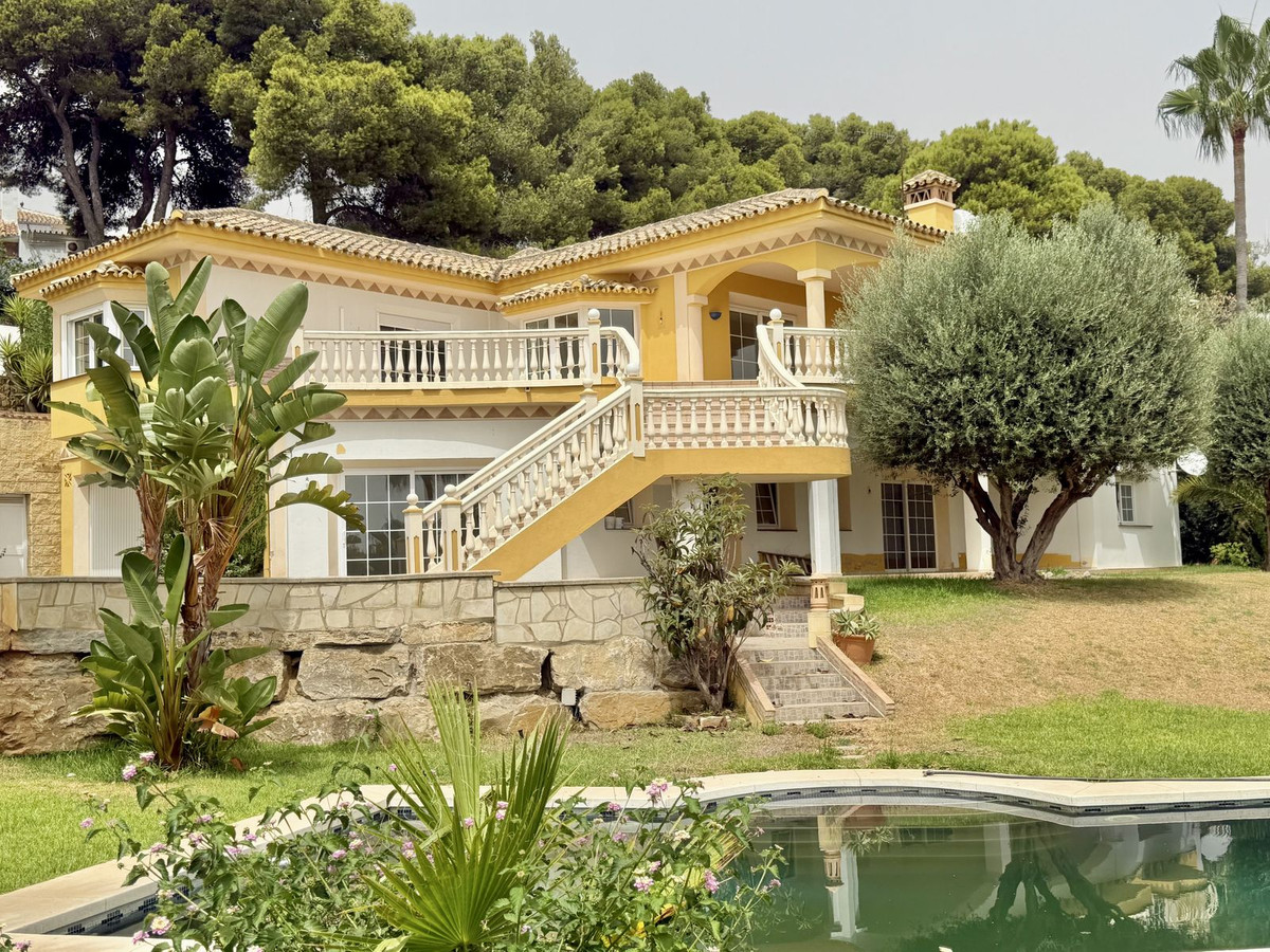 5 bedroom Villas for sale in Hacienda Las Chapas – R5145895