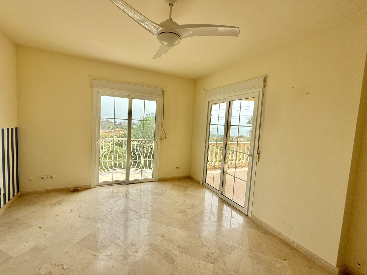 5 bedroom Villas for sale in Hacienda Las Chapas – R5145895