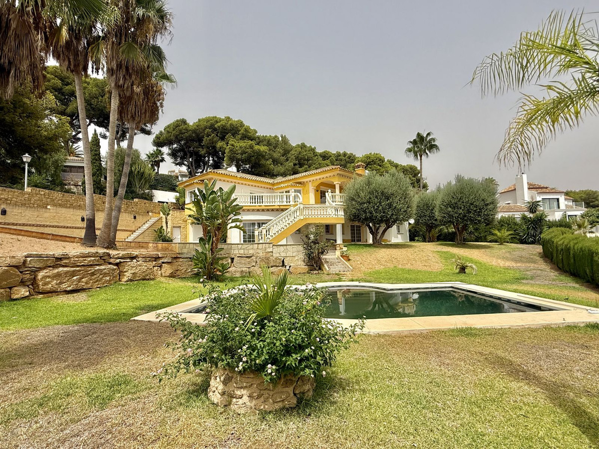 5 bedroom Villas for sale in Hacienda Las Chapas – R5145895