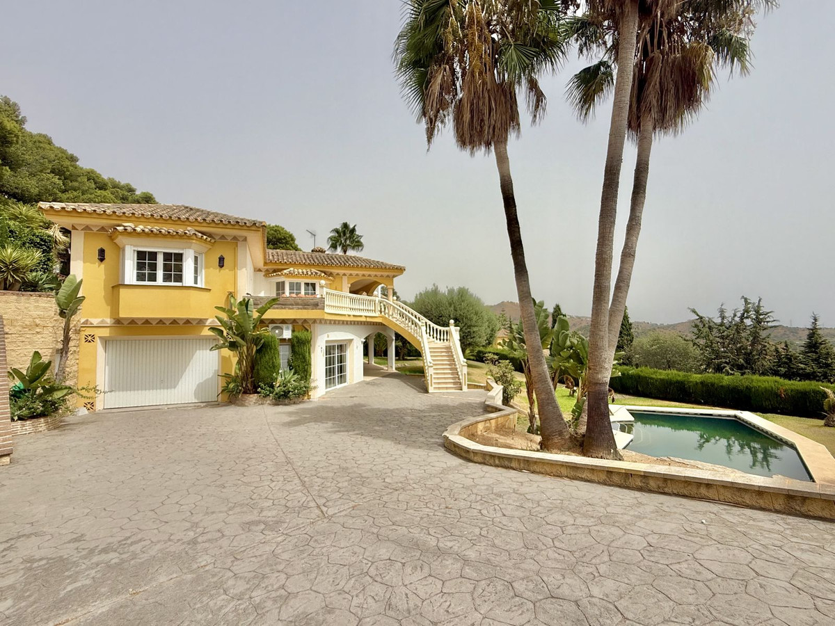 5 bedroom Villas for sale in Hacienda Las Chapas – R5145895