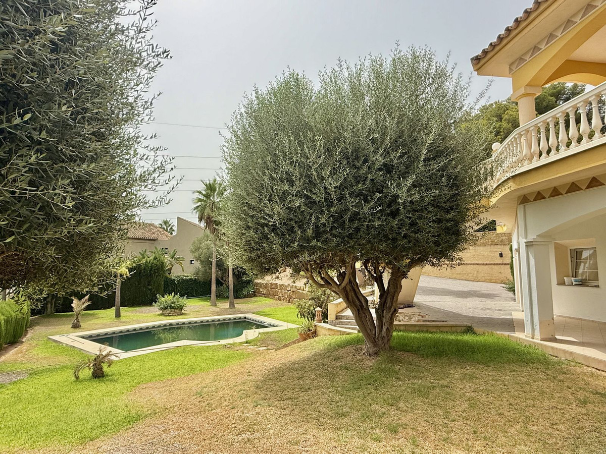 5 bedroom Villas for sale in Hacienda Las Chapas – R5145895