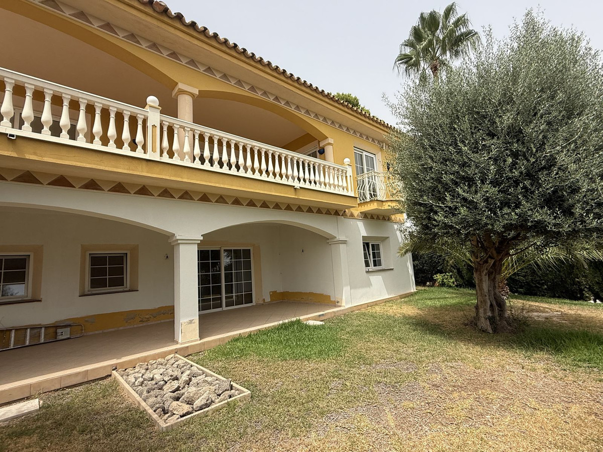 5 bedroom Villas for sale in Hacienda Las Chapas – R5145895