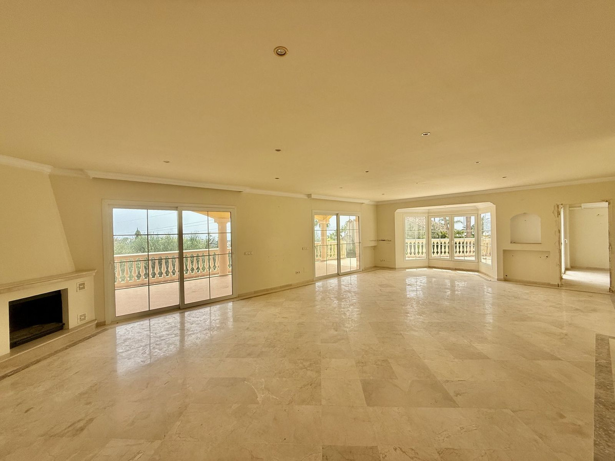5 bedroom Villas for sale in Hacienda Las Chapas – R5145895