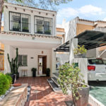 Adosados de 4 dormitorios en venta en La Quinta – R5132674