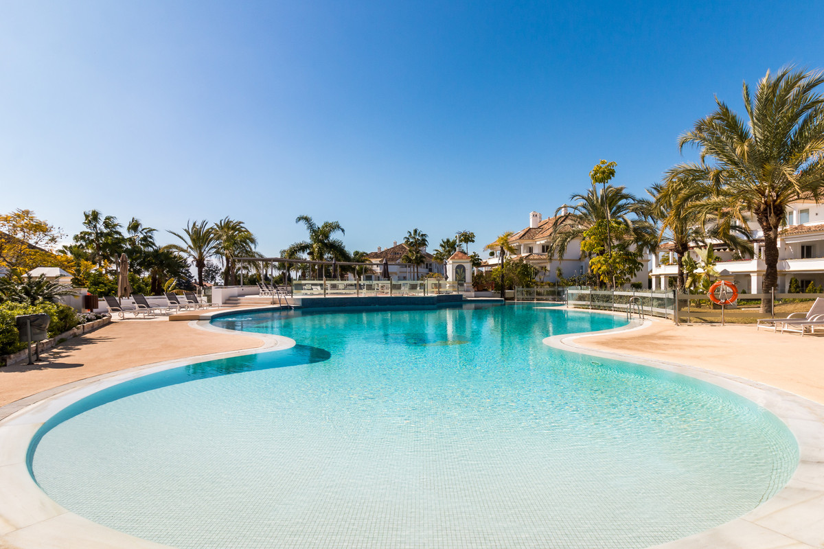 4 bedroom Apartments for sale in Milla de Oro – R4766527