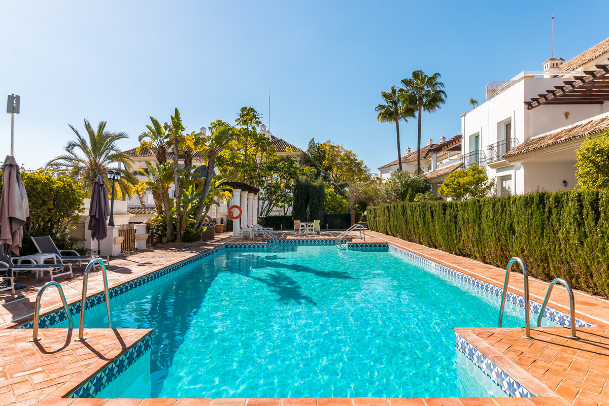 4 bedroom Apartments for sale in Milla de Oro – R4766527