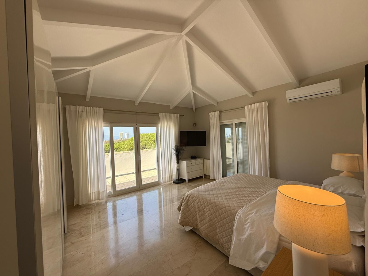 4 bedroom Villas for sale in Marbesa – R5137579