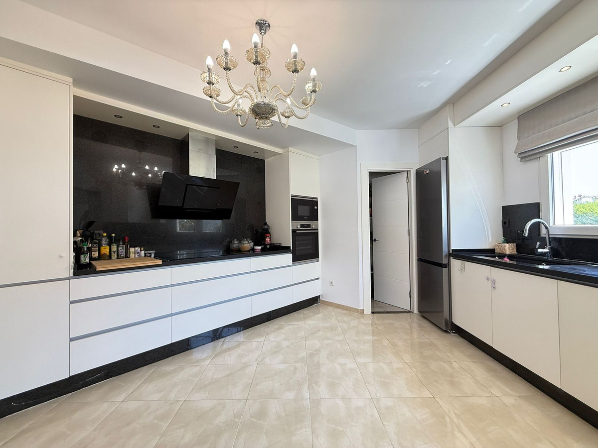 4 bedroom Villas for sale in Marbesa – R5137579