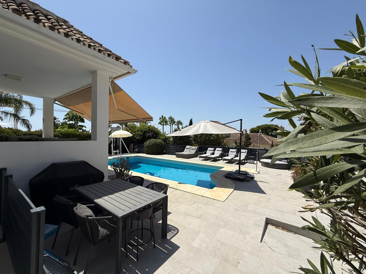 4 bedroom Villas for sale in Marbesa – R5137579