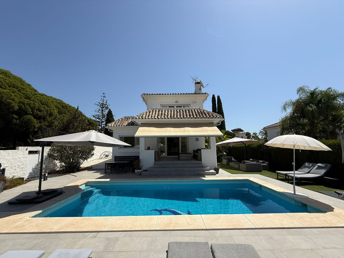 4 bedroom Villas for sale in Marbesa – R5137579