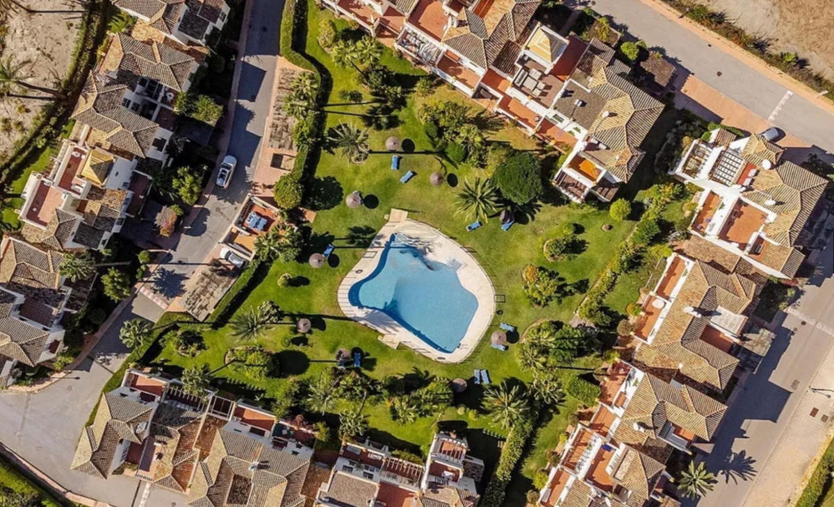 Adosados de 4 dormitorios en venta en Nueva Milla de Oro – R4879744