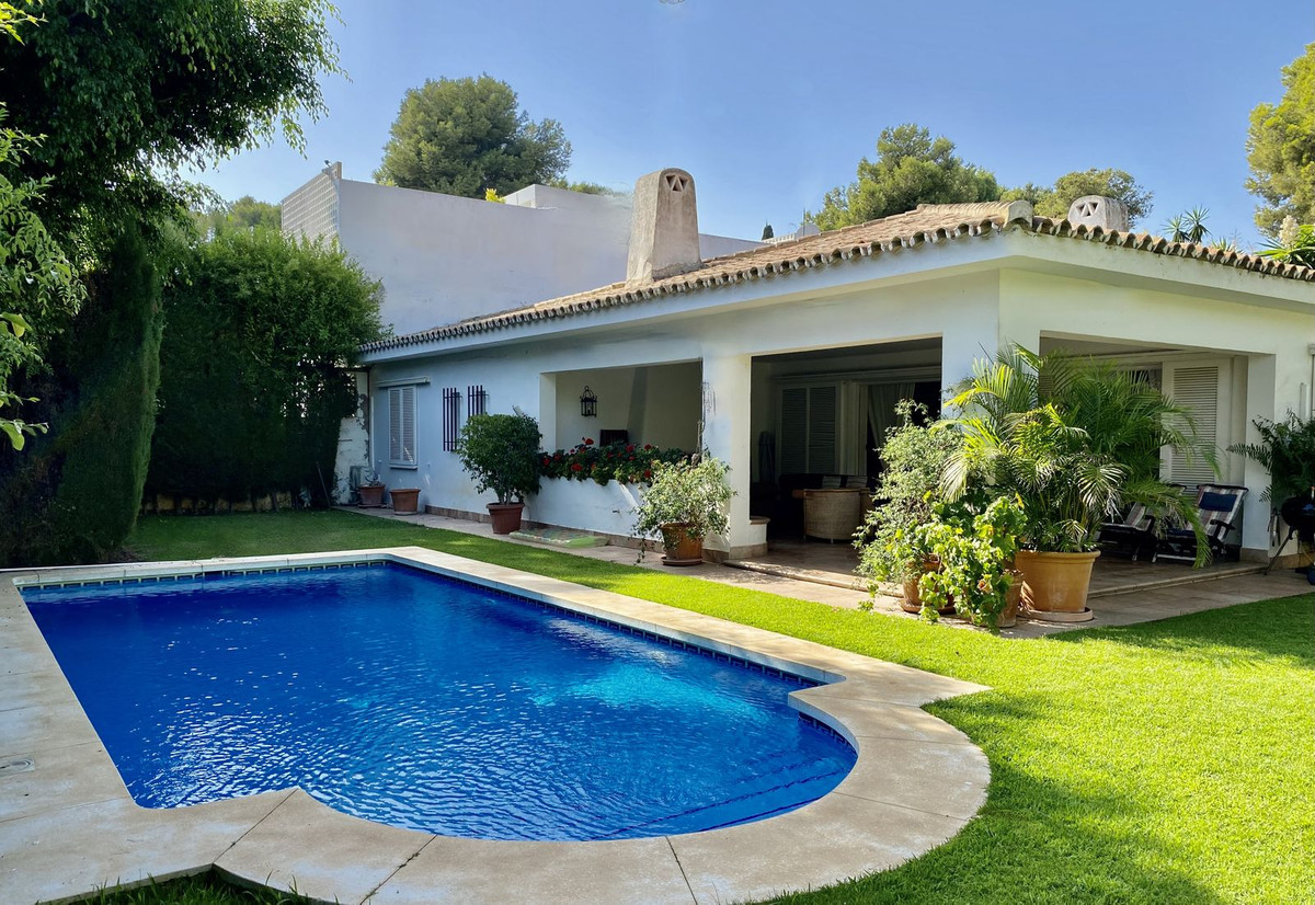 4 bedroom Villas for sale in Los Monteros – R5139067