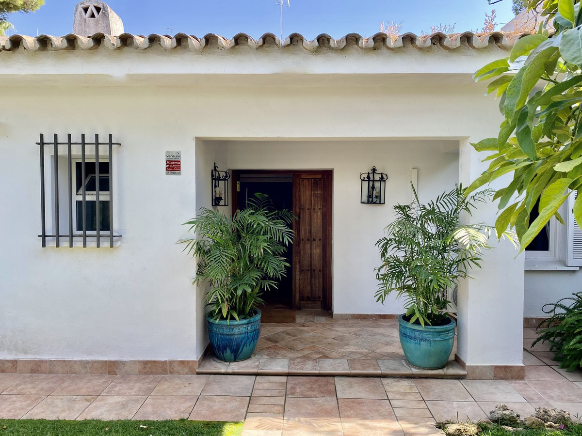 4 bedroom Villas for sale in Los Monteros – R5139067