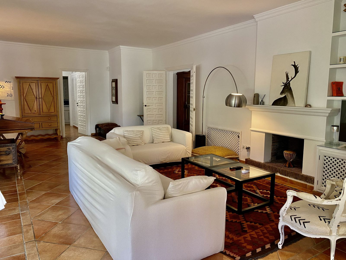 4 bedroom Villas for sale in Los Monteros – R5139067