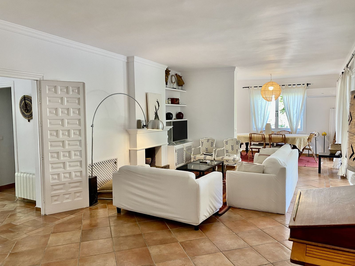 4 bedroom Villas for sale in Los Monteros – R5139067